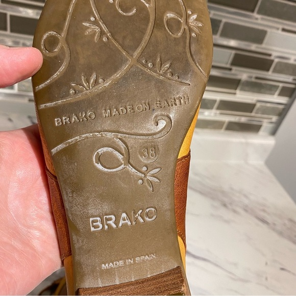 Brako leather Mary Jane Heels made in Spain - Picture 7 of 9